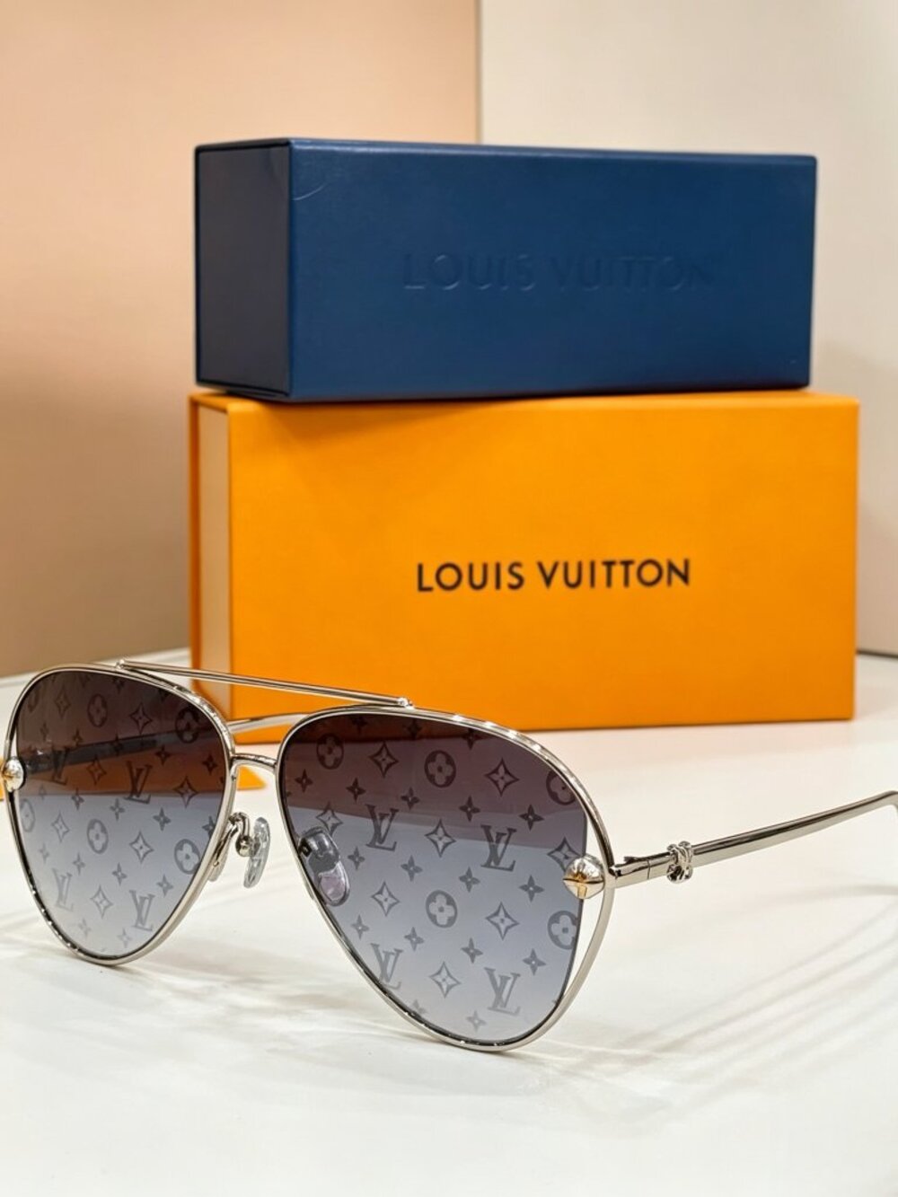 Louis Vuitton classic pilot toad-shaped sunglasses